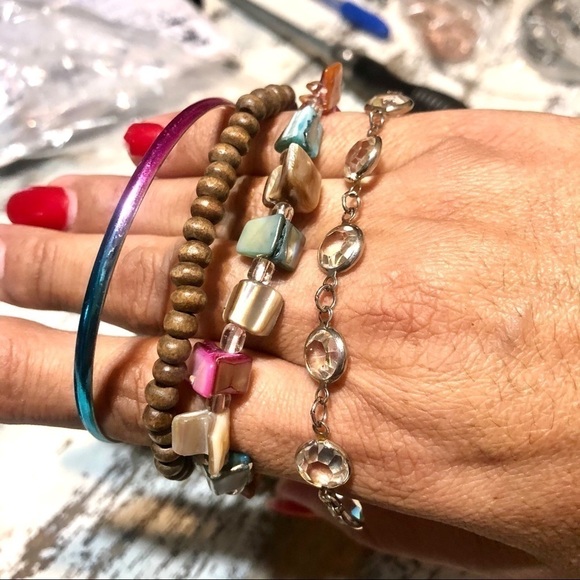 21 pieces Bracelets and Earrings combinations - Picture 3 of 7